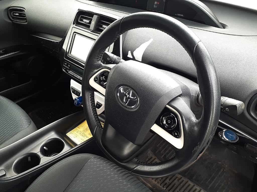 2016 Toyota Prius S 4WD auction photo 9
