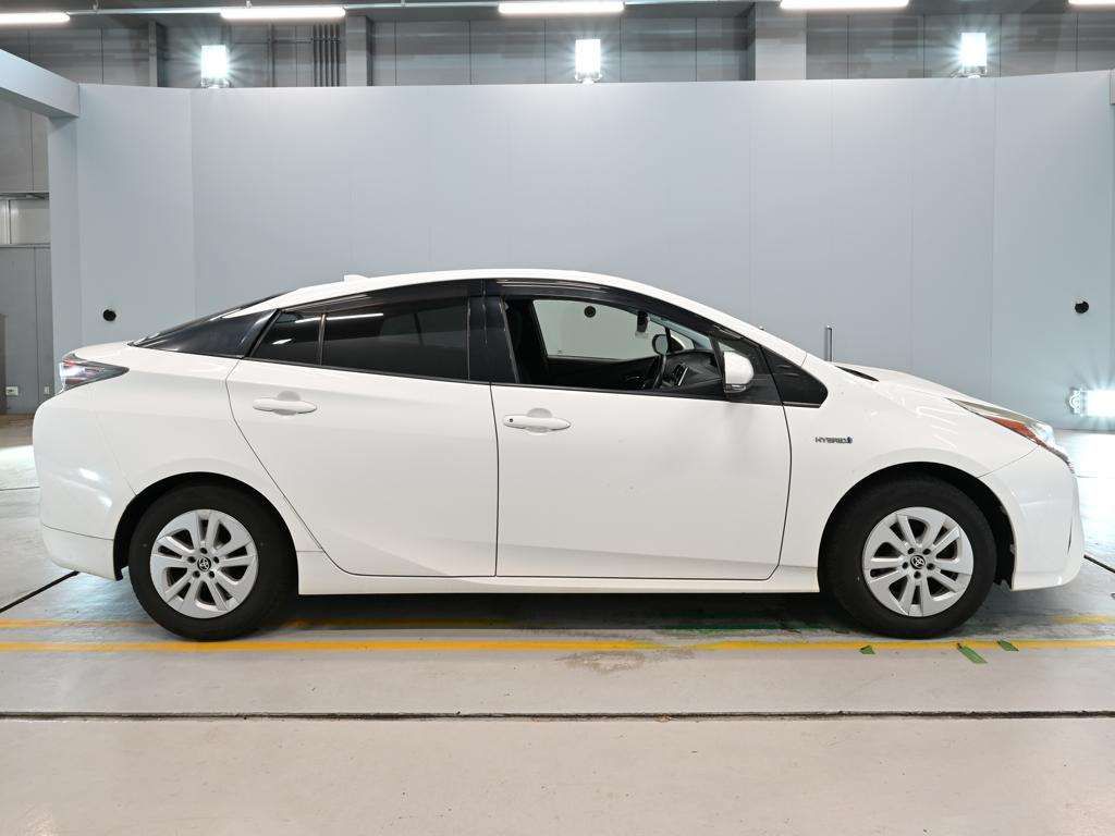 2016 Toyota Prius S 4WD auction photo 3