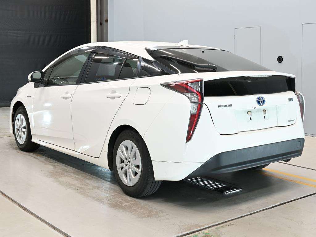 2016 Toyota Prius S 4WD auction photo 6