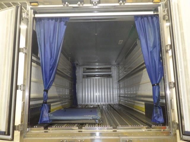 2015 Mitsubishi Fuso Fighter Refrigerated and frozen trucks auction photo 4
