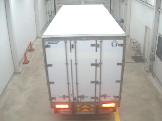 2015 Mitsubishi Fuso Fighter Refrigerated and frozen trucks auction photo 3