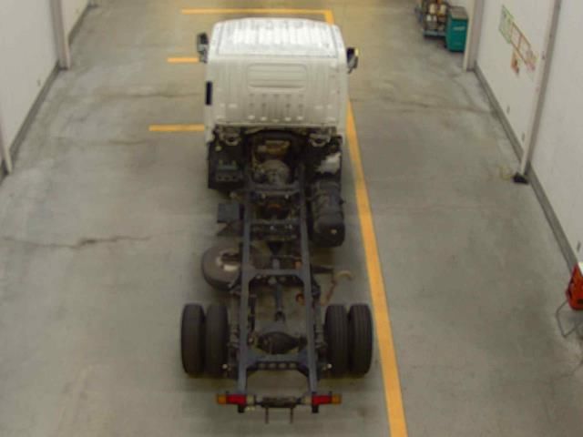 2010 Isuzu Elf シャーシ auction photo 3
