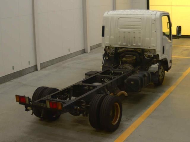 2010 Isuzu Elf シャーシ auction photo 2
