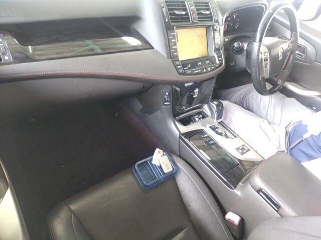 2010 Toyota Crown 3.5 Athlete G Package auction photo 3