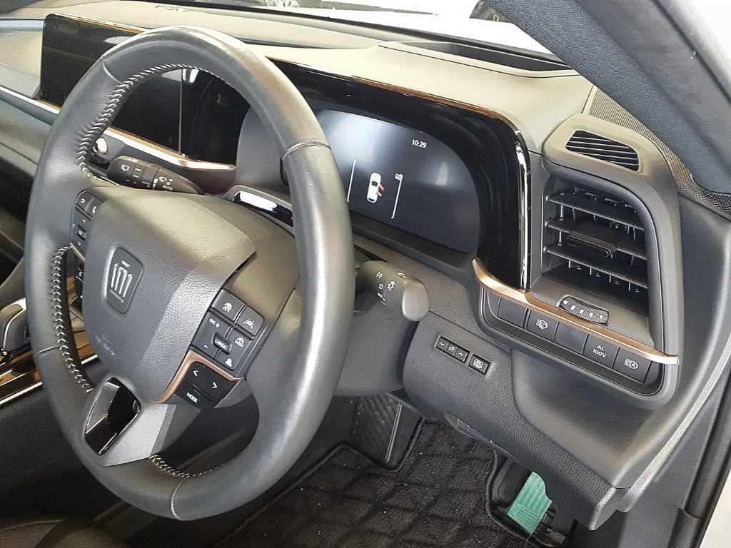 2024 Toyota Crown Sport Z 4WD auction photo 9