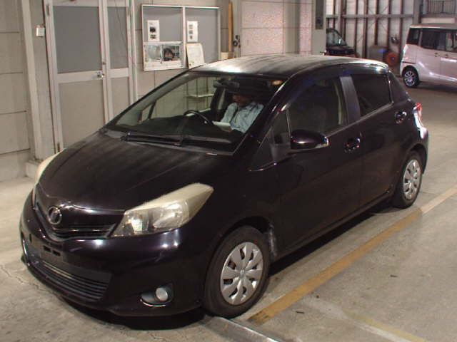 2013 Toyota Vitz Fシエル auction photo 4