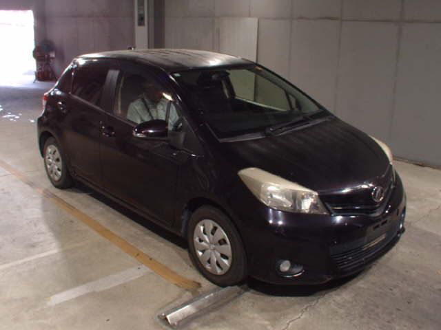 2013 Toyota Vitz Fシエル Japan auction vehicle