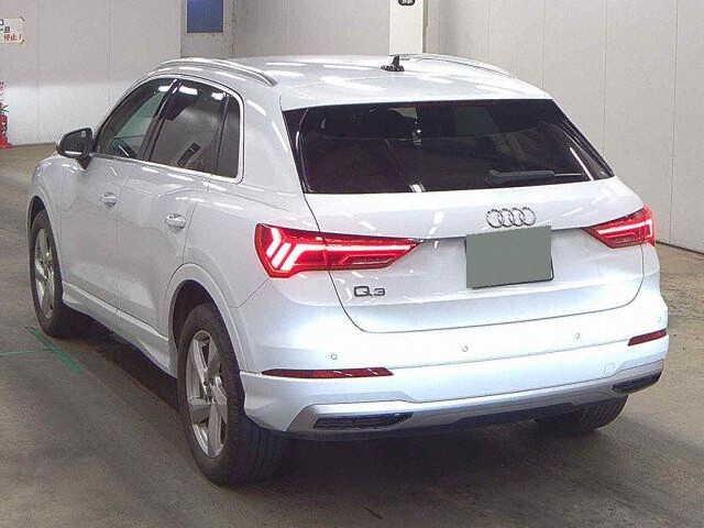 2023 Audi Q3 35TFSIアドバンス auction photo 2