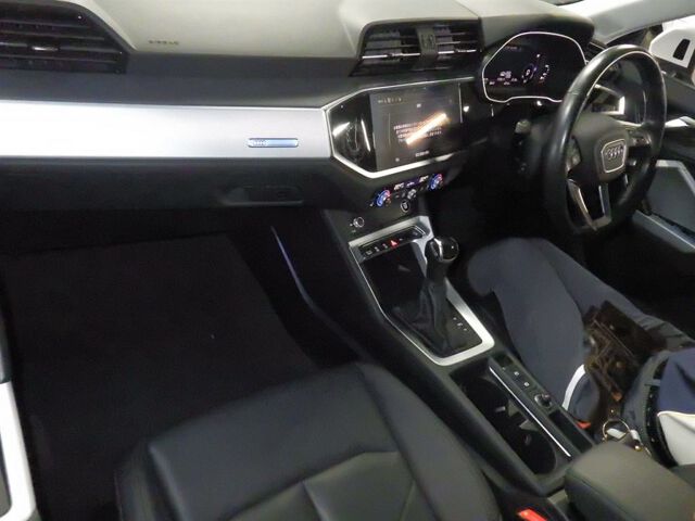 2023 Audi Q3 35TFSIアドバンス auction photo 3
