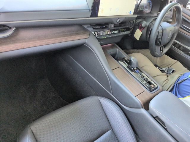 2024 Toyota Crown Z (HEV) Black P auction photo 3