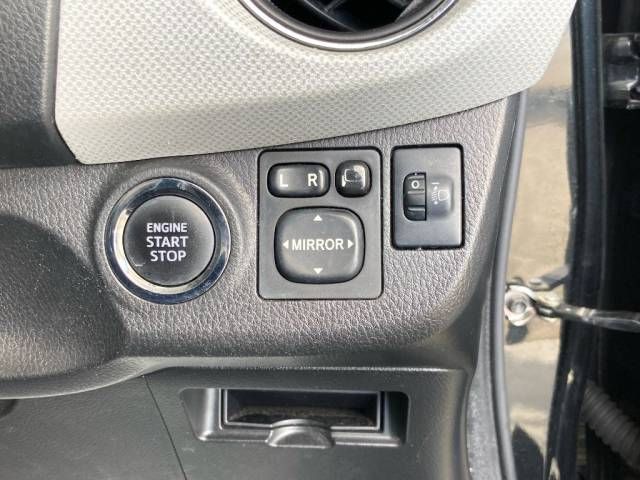 2015 Toyota Vitz 1.0F スマートスタイル auction photo 5