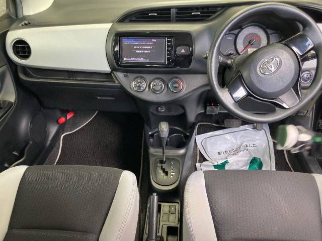 2015 Toyota Vitz 1.0F スマートスタイル auction photo 4