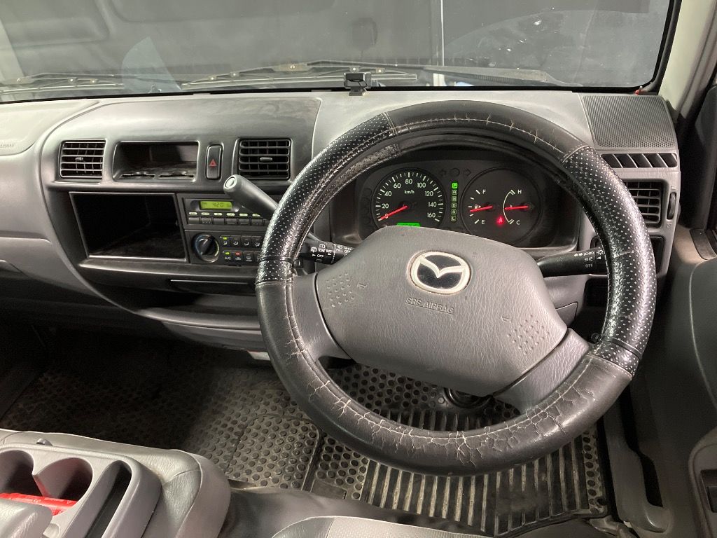 2012 Mazda ボンゴV DX 平床 auction photo 3