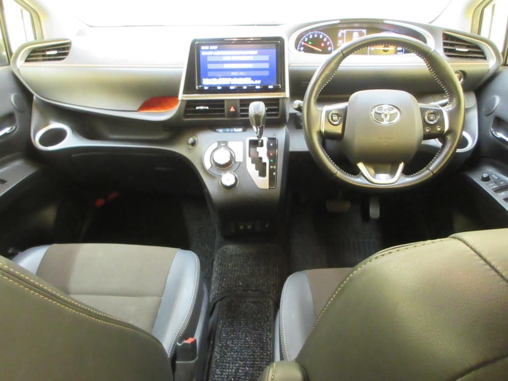 2020 Toyota Sienta Gクエロ auction photo 3