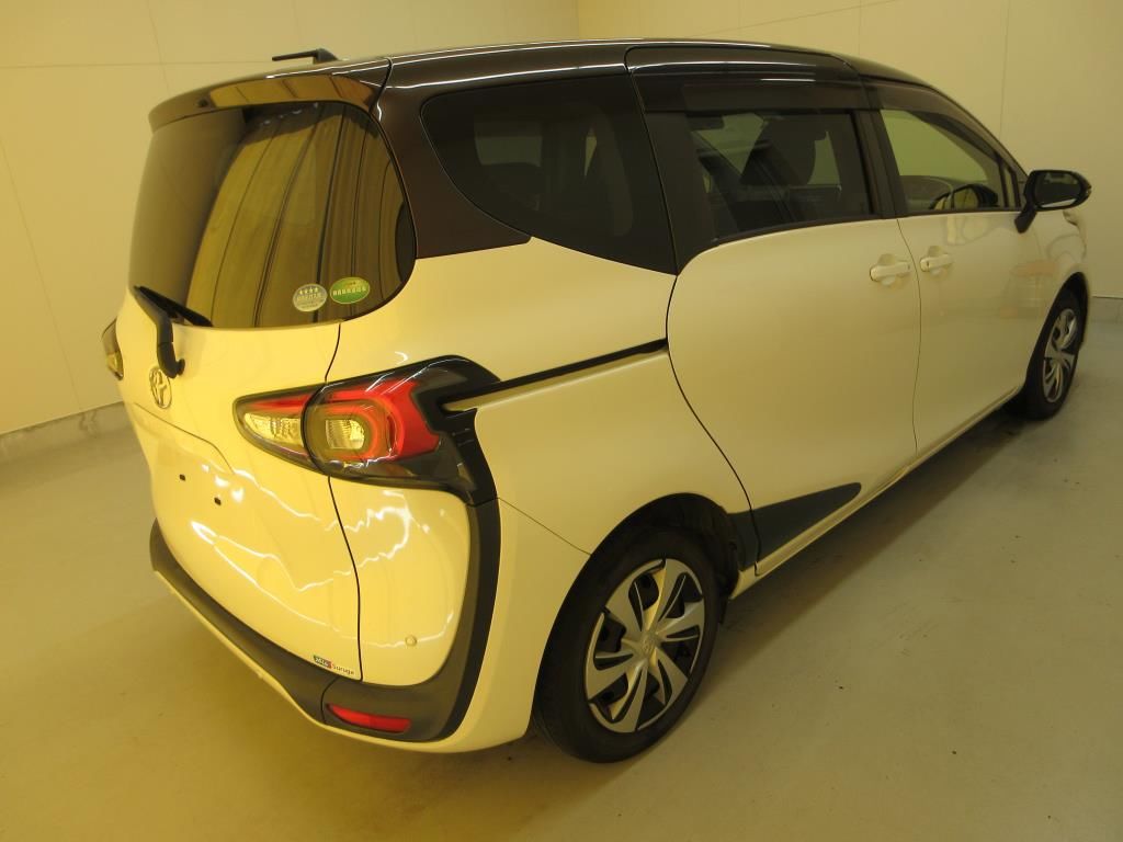 2020 Toyota Sienta Gクエロ auction photo 2