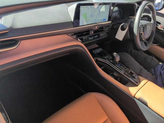 2025 Toyota Crown Sport スポーツZ(HEV) 4WD auction photo 3