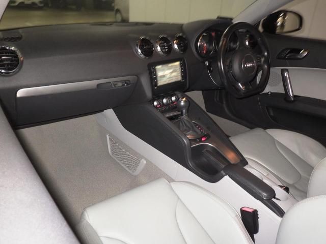 2011 Audi TT Coupe 2.0 TFSI auction photo 2