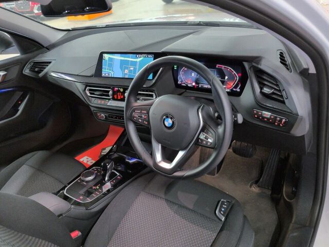 2023 BMW 1 Series 118Dプレイ auction photo 3