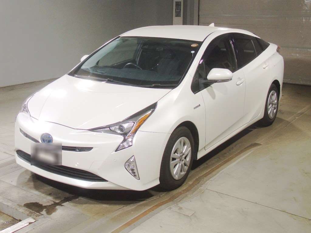 2016 Toyota Prius S Safety Plus Japan auction vehicle