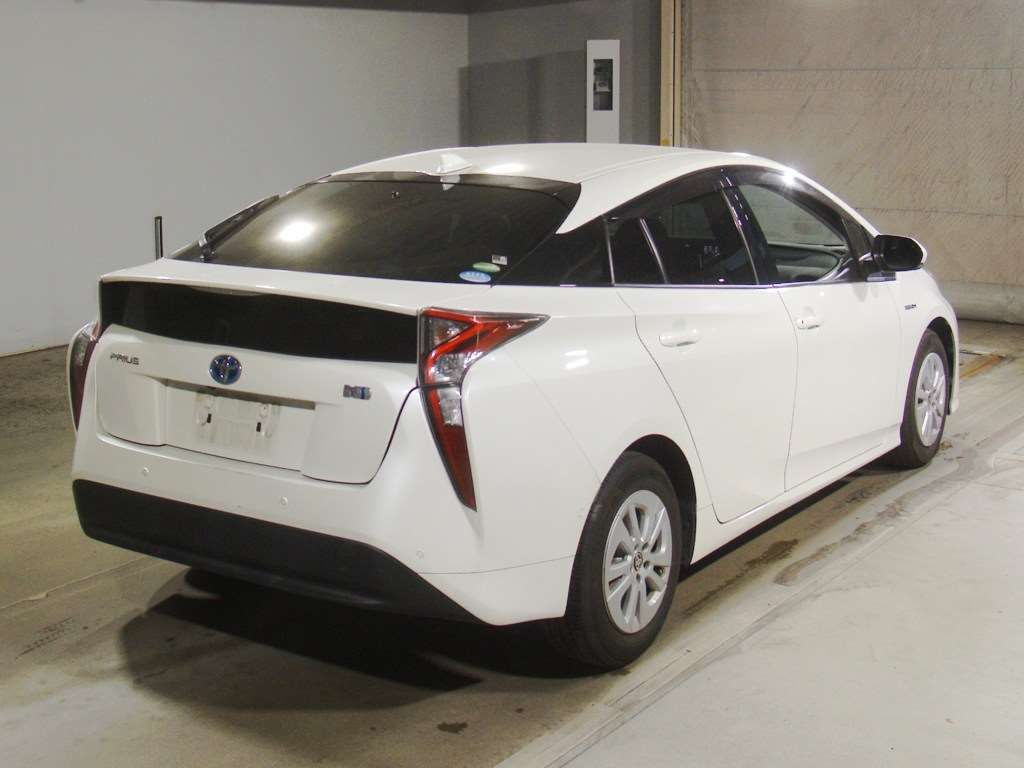 2016 Toyota Prius S Safety Plus auction photo 2