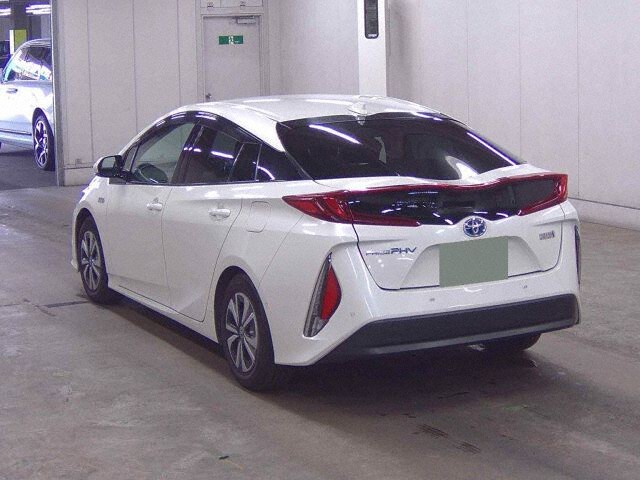 2018 Toyota Prius PHEV A auction photo 2