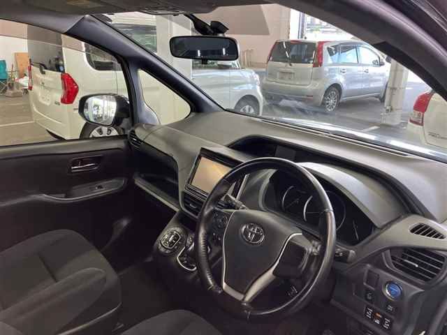 2014 Toyota Voxy ハイブリッドV auction photo 3