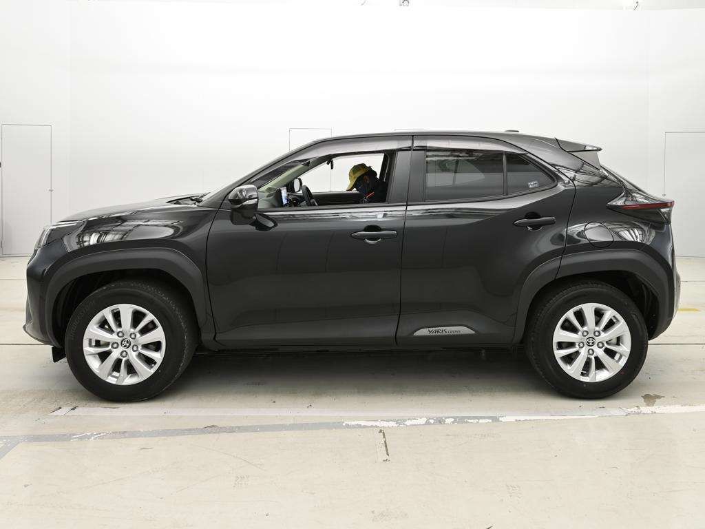 2023 Toyota Yaris Cross G 4WD auction photo 4