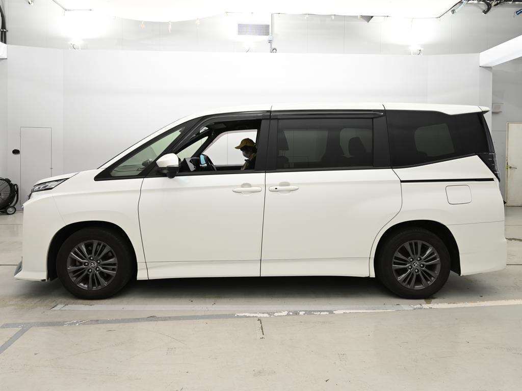 2022 Toyota Voxy Hybrid S-G auction photo 4