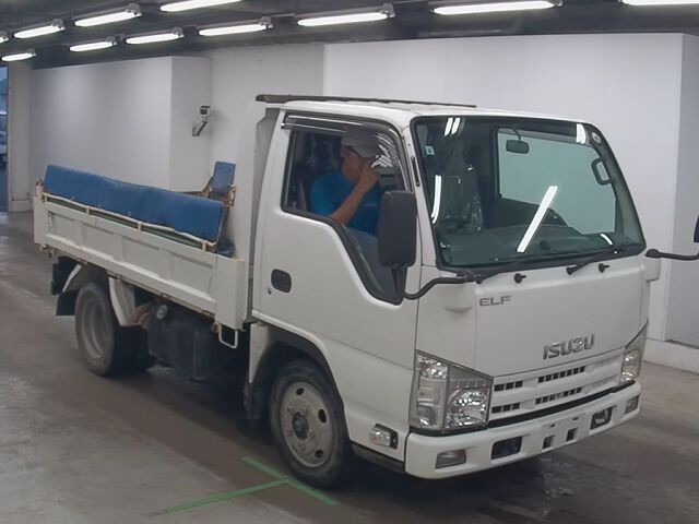 Japan Auction Vehicles 8 2013 Isuzu Elf dump auction photo
