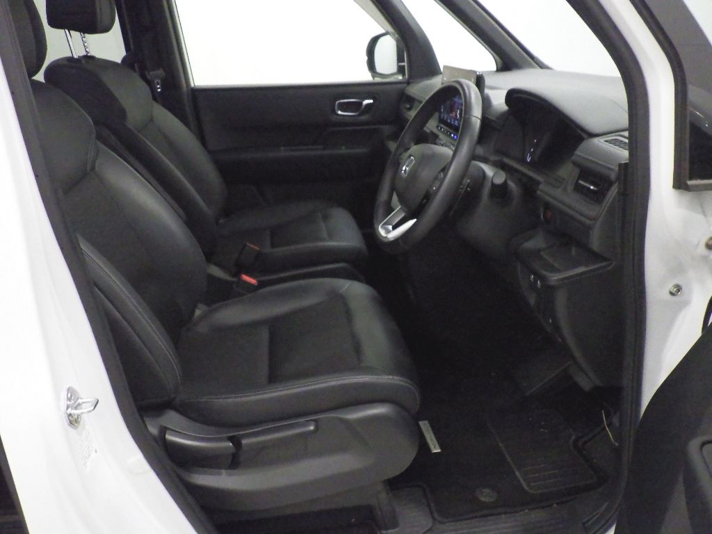 2023 Honda Stepwgn 7 people auction photo 6
