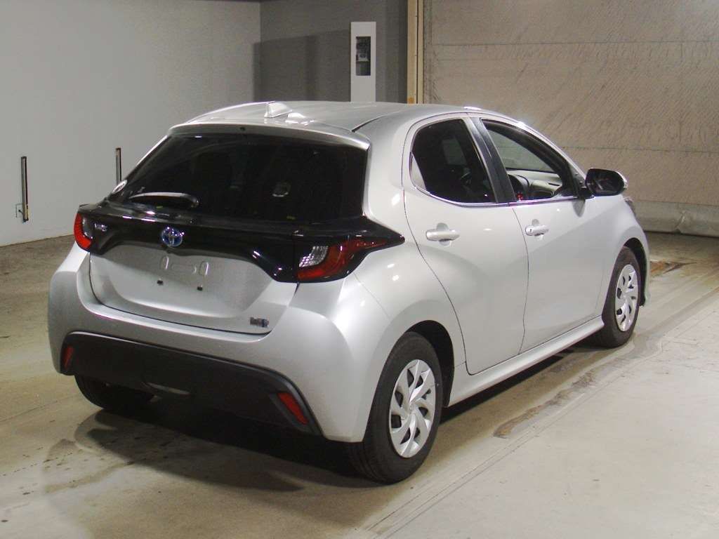 2021 Toyota Yaris ハイブリッドX auction photo 2