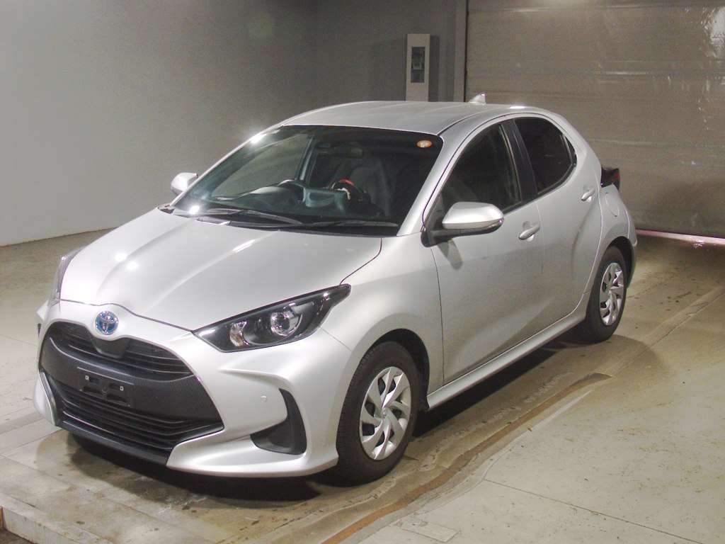 2021 Toyota Yaris ハイブリッドX Japan auction vehicle