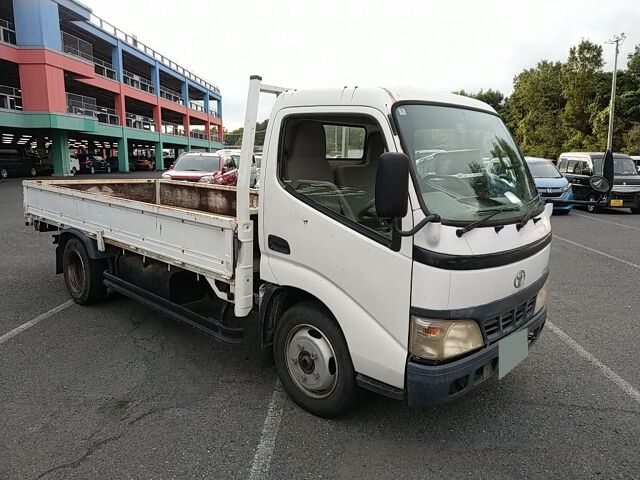 Japan Auction Vehicles 8 2004 Toyota Dyna auction photo
