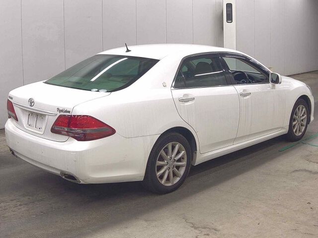2009 Toyota Crown R Saloon Navigation Package auction photo 5