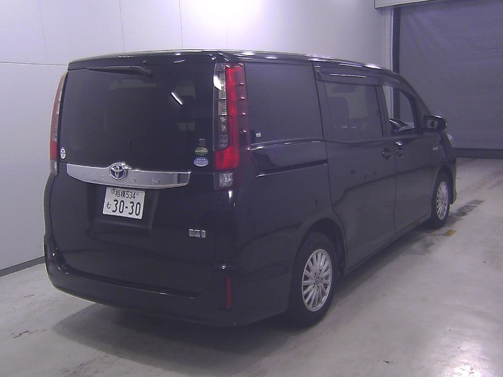 2016 Toyota Noah Hybrid X auction photo 2