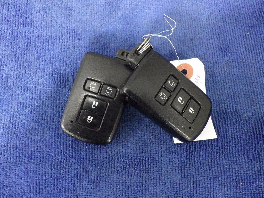 2016 Toyota Noah Hybrid X auction photo 12