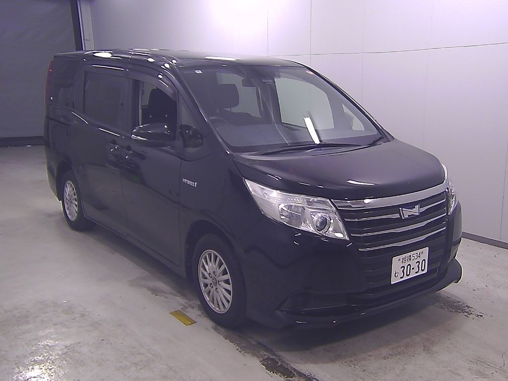 2016 Toyota Noah Hybrid X Japan auction vehicle