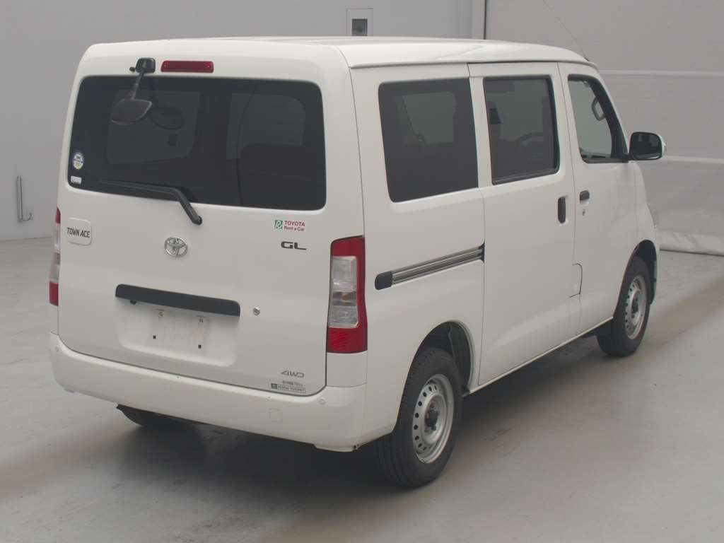 2022 Toyota TownAce Van GL 4WD auction photo 2