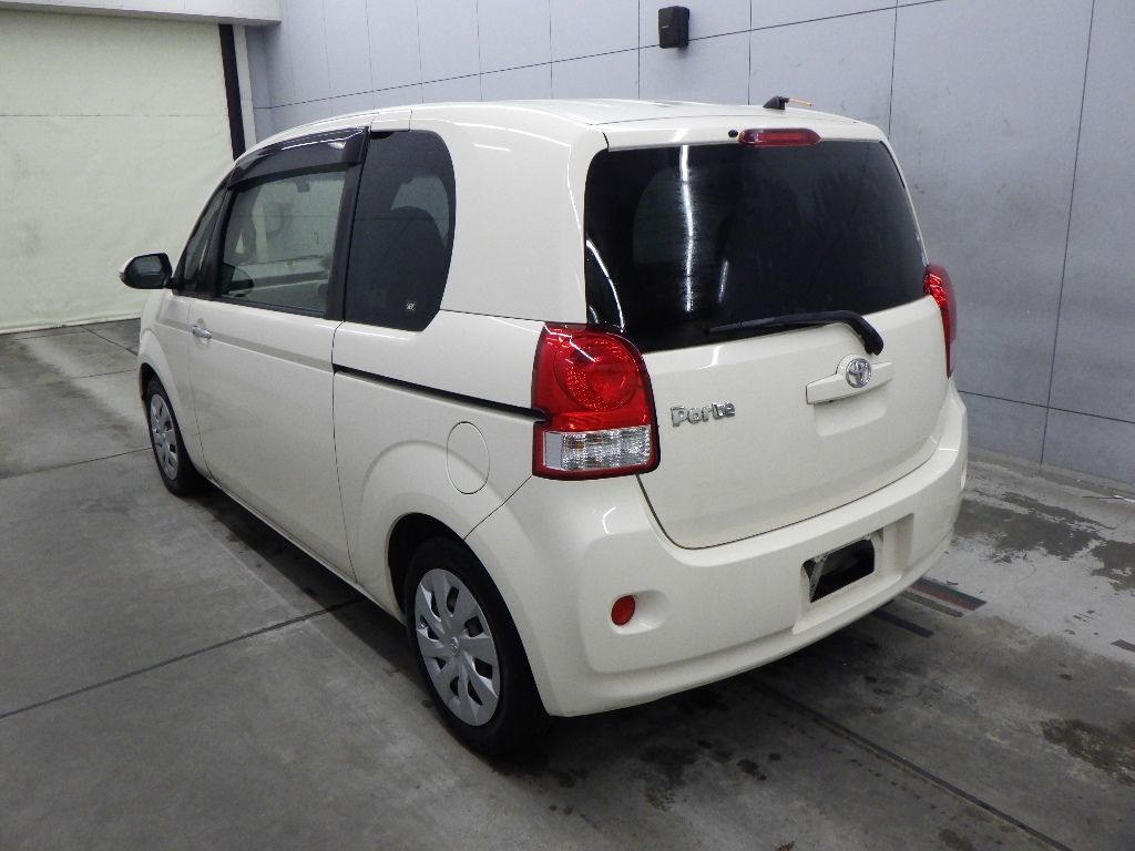 2015 Toyota Porte G auction photo 5