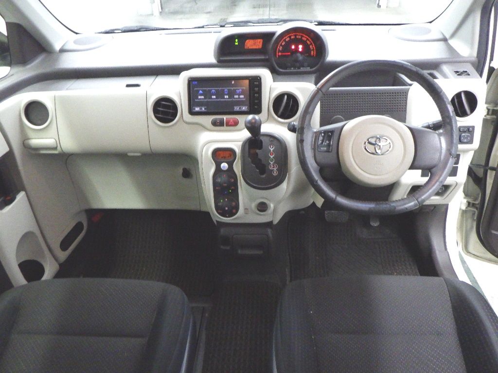 2015 Toyota Porte G auction photo 3