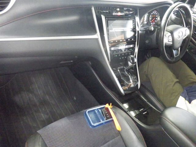 2019 Toyota Harrier premium auction photo 3