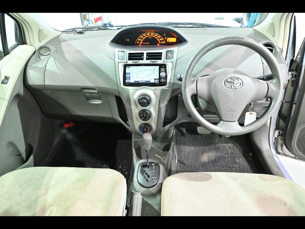 2009 Toyota ヴィッツ 5HB F auction photo 3