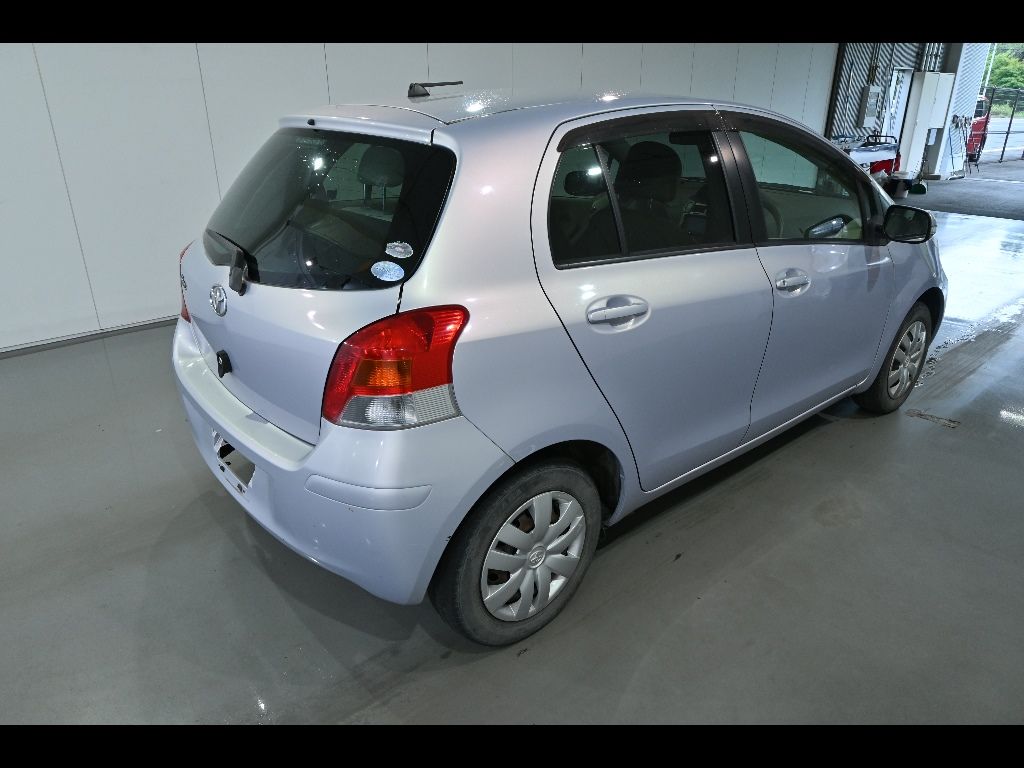2009 Toyota ヴィッツ 5HB F auction photo 2