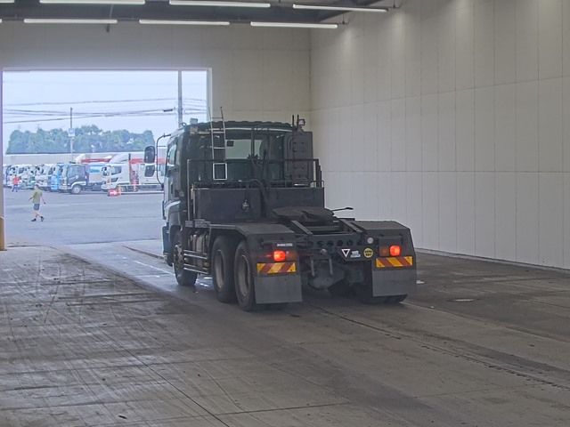 2012 Isuzu Giga トラクター auction photo 2