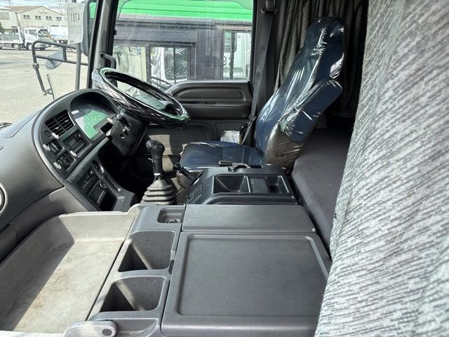 2012 Isuzu Giga トラクター auction photo 5