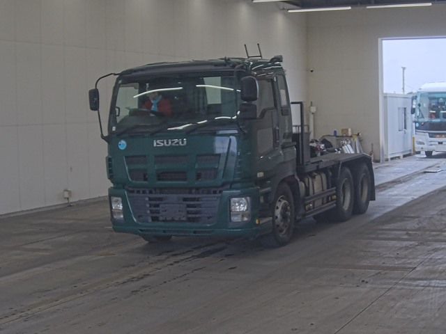 2012 Isuzu Giga トラクター Japan auction vehicle
