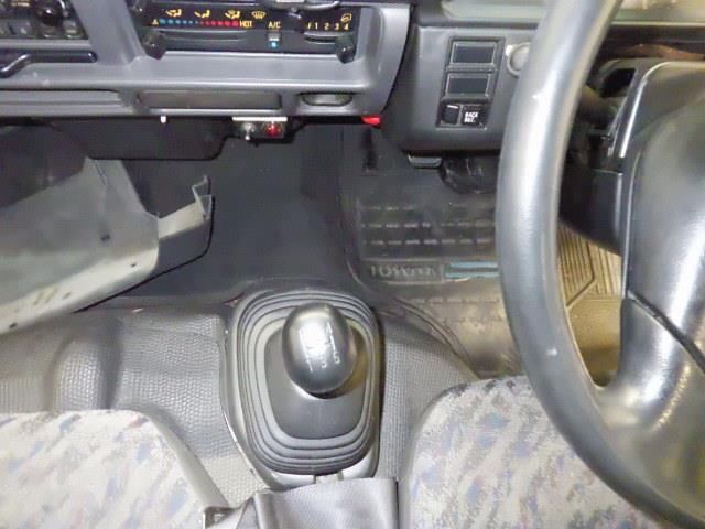 2000 Isuzu Elf Van auction photo 8