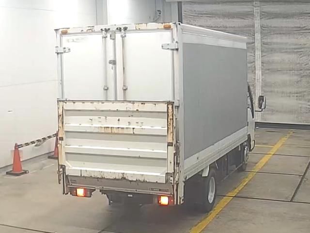 2000 Isuzu Elf Van auction photo 2
