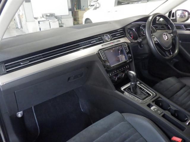 2017 Volkswagen VW パサートTSI エレガンスL auction photo 2