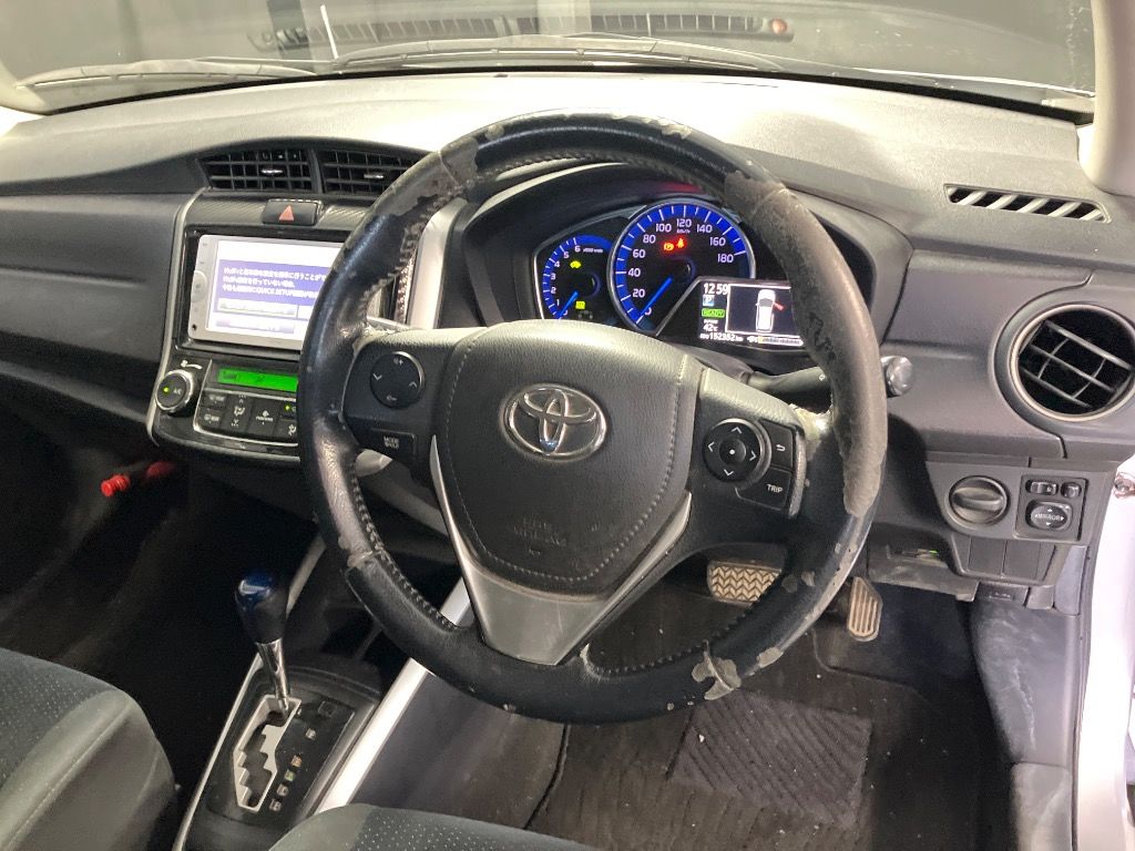 2014 Toyota Corolla Fielder ハイブリッドG auction photo 3